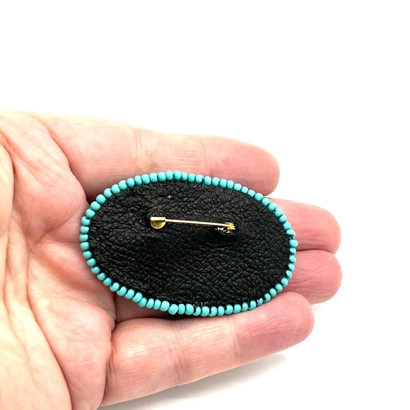❗️SOLD❗️Turquoise Brooch with Beaded Bezel - Picture 5 of 8